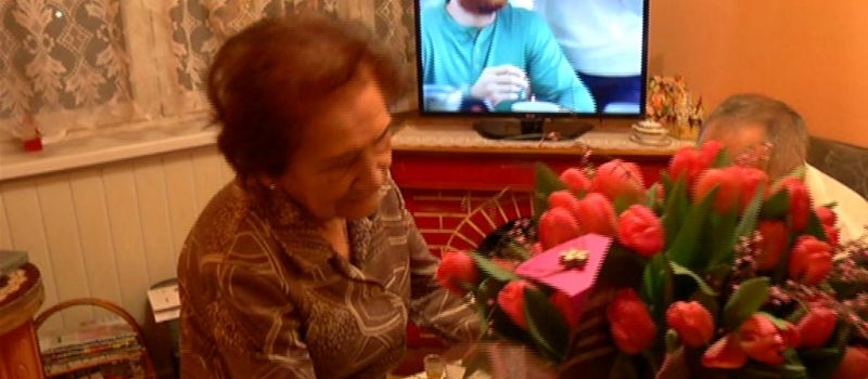Prezent na Dzień Kobiet od Telewizji Sfera. Bukiet kwiatów dla Pani Heleny