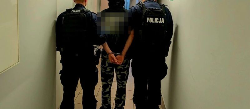 Podpalił wiatę, a ogień zniszczył 9 samochodów