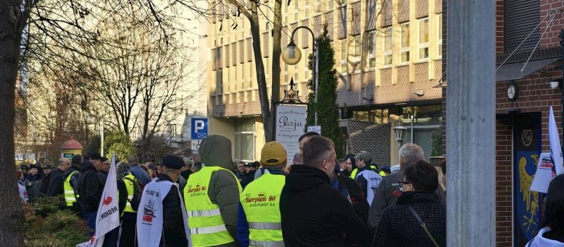 Związkowcy z Huty Pokój okupują biuro poselskie