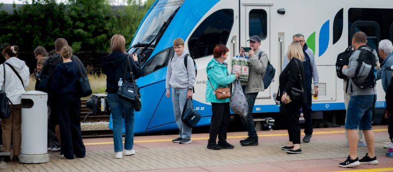 Seniorzy coraz chętniej korzystają z Kolei Śląskich