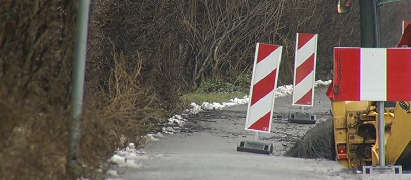 MOST ROZBIERANY. POWIEKSZAJĄ SIĘ KORKI