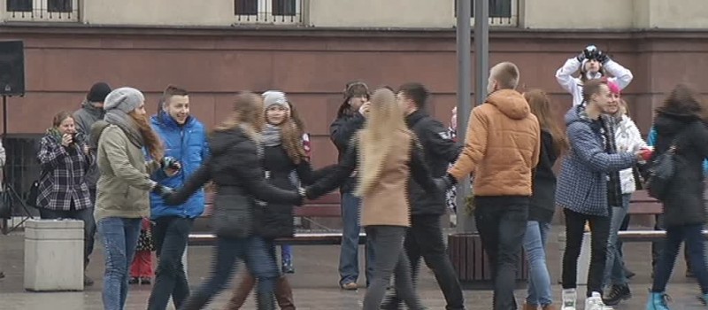 TANECZNYM KROKIEM PRZEZ RYNEK