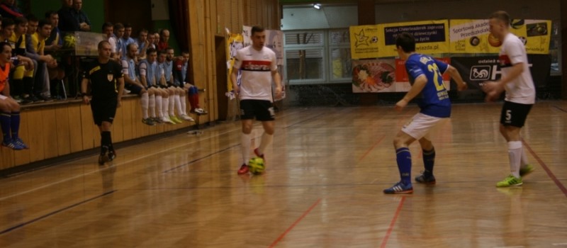 GWIAZDA OGRAŁA CLEAREX W FUTSALOWYCH DERBACH