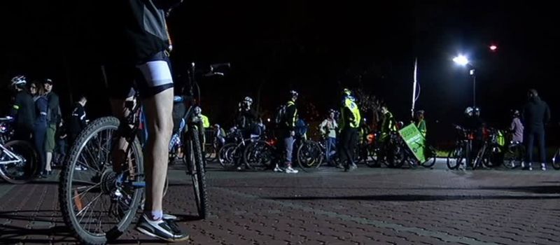 Tłumy rowerzystów na nocnym rajdzie w Rudzie Śląskiej