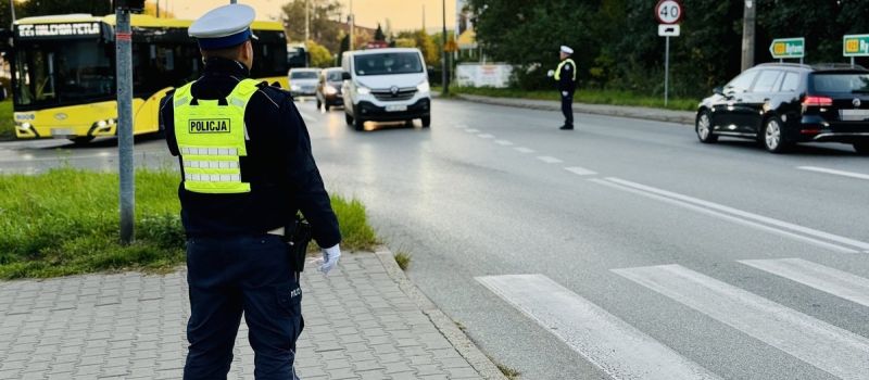 Policjanci kierują ruchem w Halembie